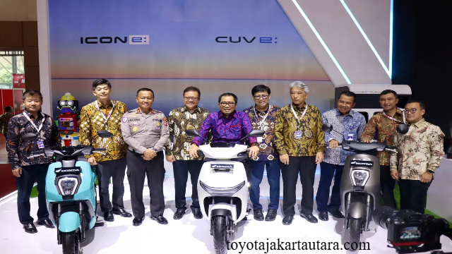 Antusiasme Pengunjung Terhadap Honda ICON di IMOS 2024